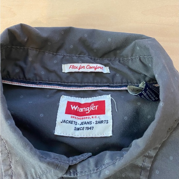 2-Wrangler Burgundy and Charcoal Button-Up Shirts - Picture 5 of 15